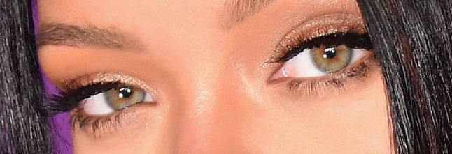 Rihanna eye color