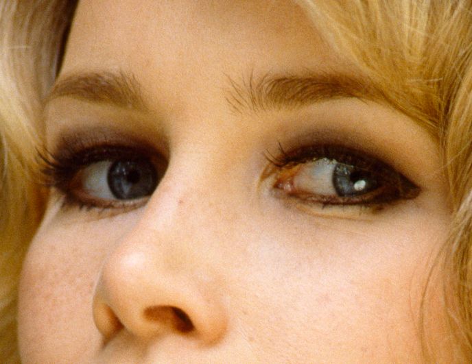 Claudia Schiffer eye color