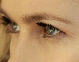 Claudia Schiffer eye color