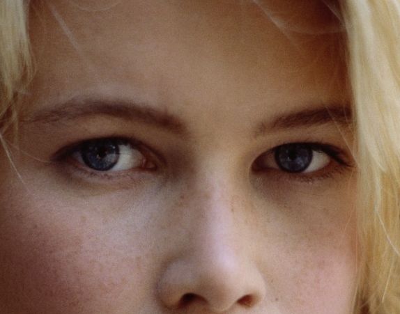 Claudia Schiffer eye color