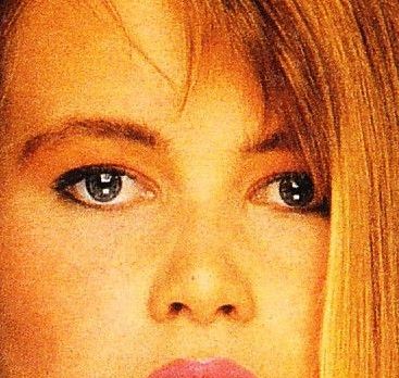 Claudia Schiffer eye color