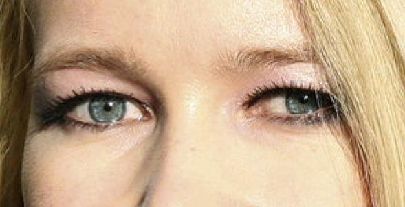 Claudia Schiffer eye color