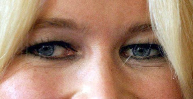 Claudia Schiffer eye color