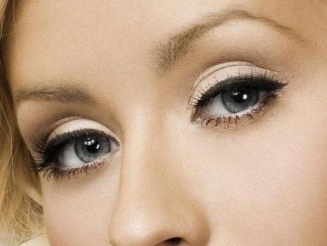 Christina Aguilera eye color