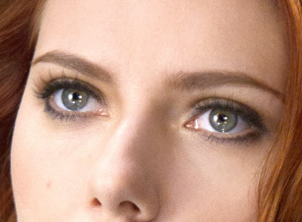 Scarlett Johansson eye color