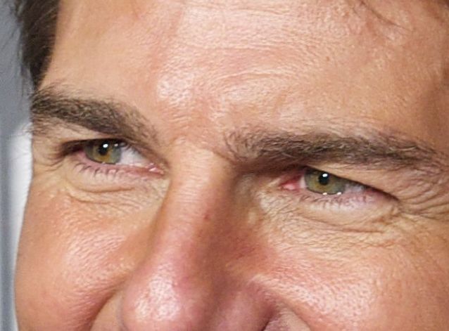 Tom Cruise eye color