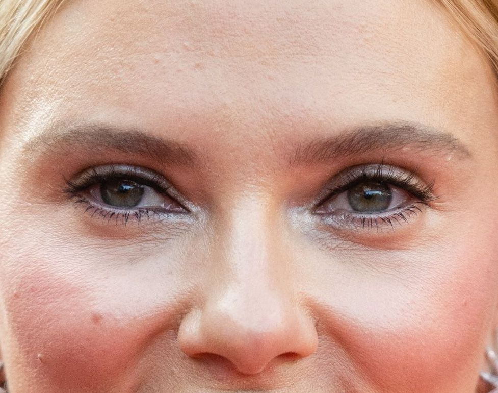 Scarlett Johansson eye color