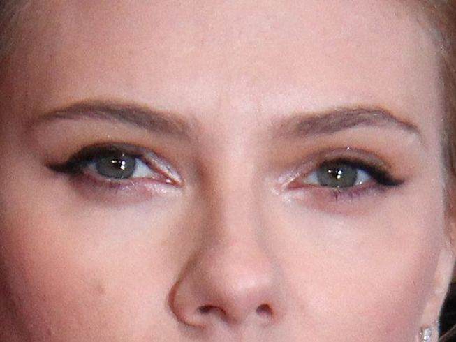 Scarlett Johansson eye color