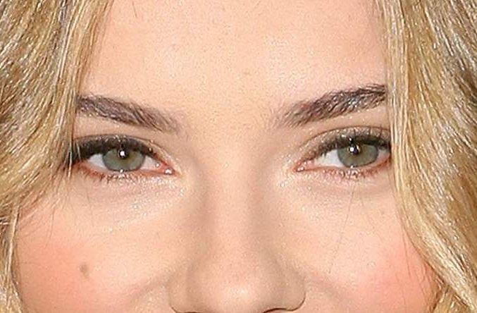 Scarlett Johansson eye color