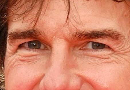 Tom Cruise eye color