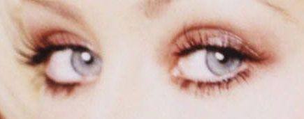 Christina Aguilera eye color