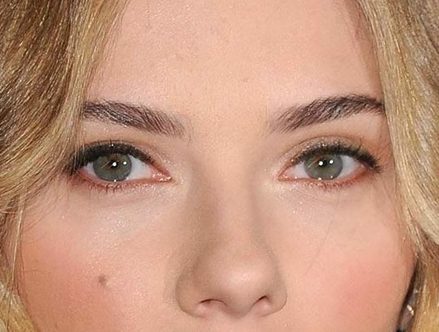 Scarlett Johansson eye color