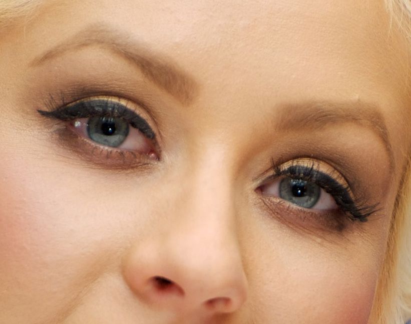 Christina Aguilera eye color