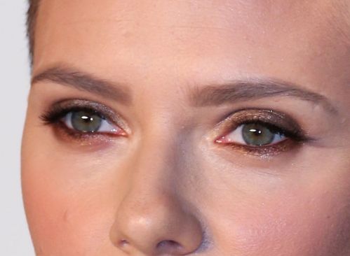 Scarlett Johansson eye color