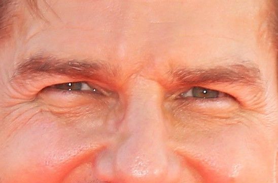 Tom Cruise eye color