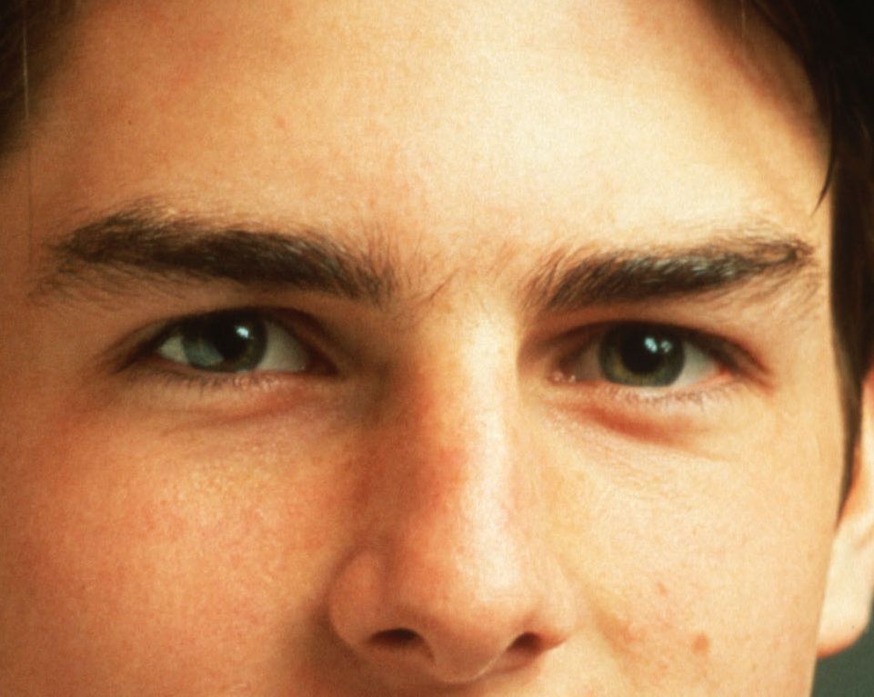 Tom Cruise eye color