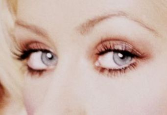 Christina Aguilera eye color