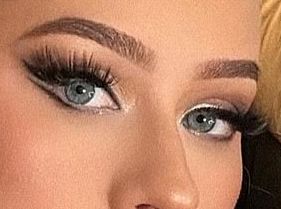 Christina Aguilera eye color