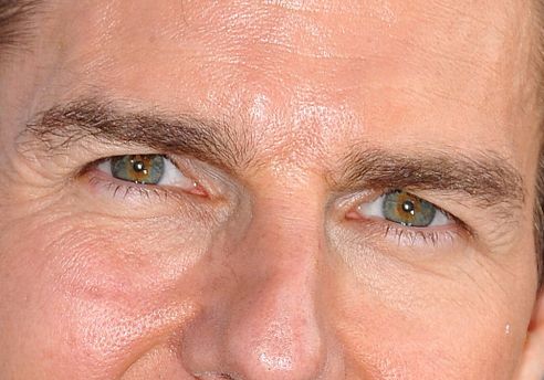 Tom Cruise eye color