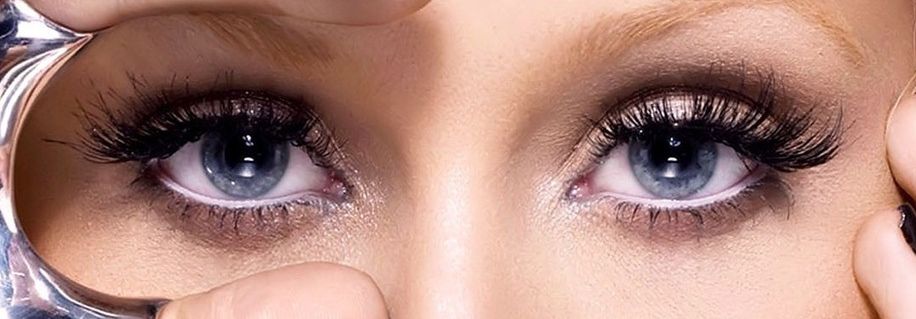 Christina Aguilera eye color