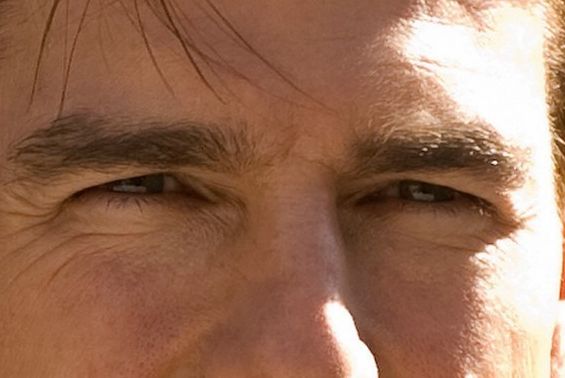 Tom Cruise eye color