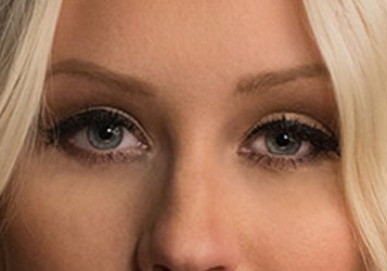 Christina Aguilera eye color