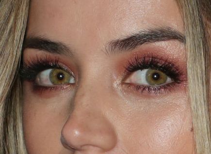 Ana de Armas eye color