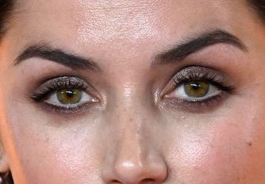 Ana de Armas eye color