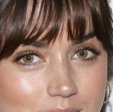 Ana de Armas eye color