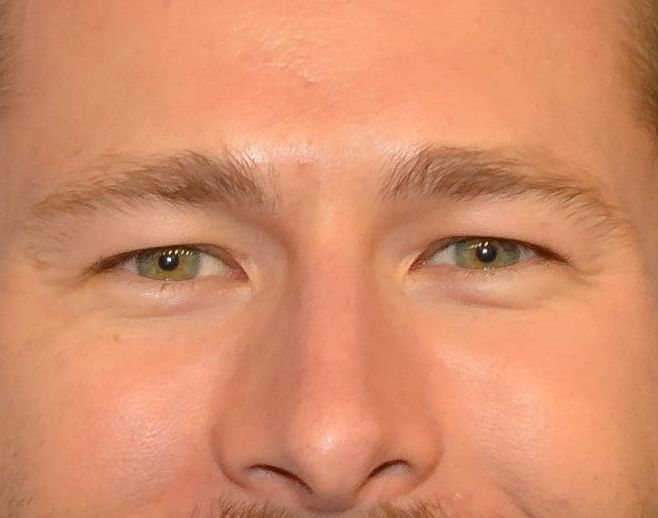 Glen Powell eye color