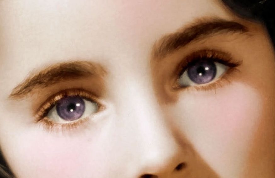 Elizabeth Taylor eye color