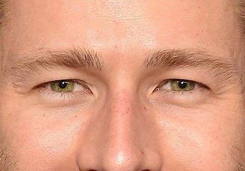 Glen Powell eye color