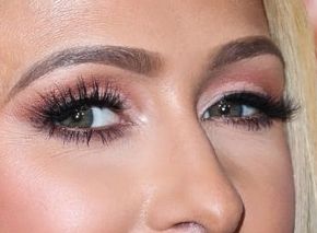 Paris Hilton eye color