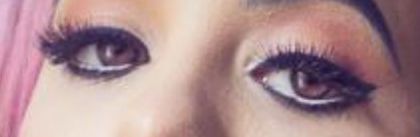 Melanie Martinez eye color