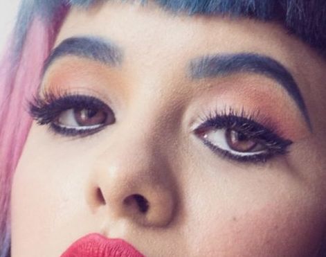 Melanie Martinez eye color