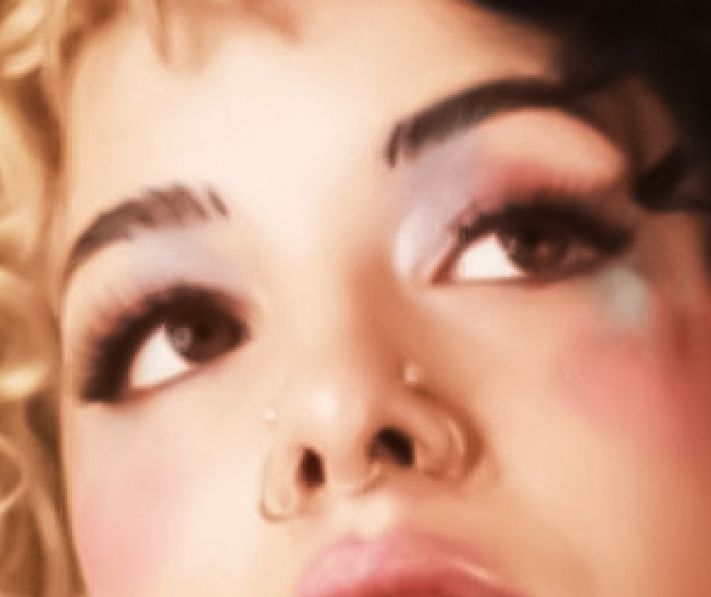 Melanie Martinez eye color