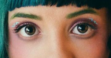 Melanie Martinez eye color