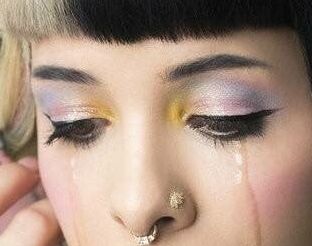 Melanie Martinez eye color