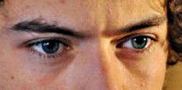 Harry Styles eye color