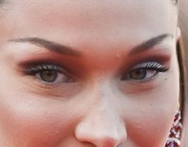 Bella Hadid eye color