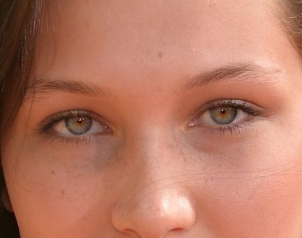 Bella Hadid eye color