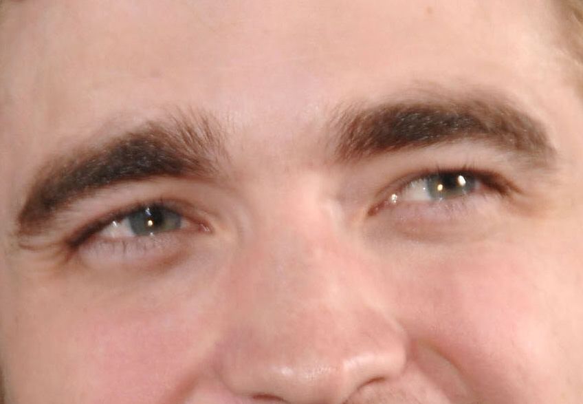 Robert Pattinson eye color