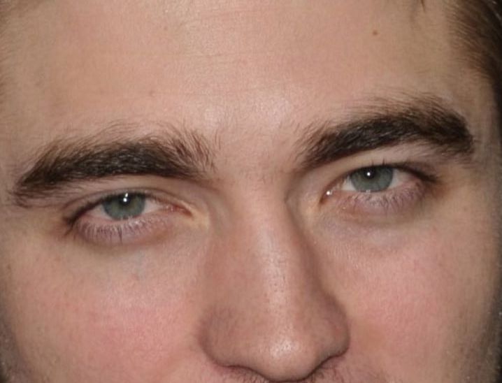 Robert Pattinson eye color