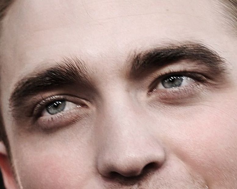 Robert Pattinson eye color