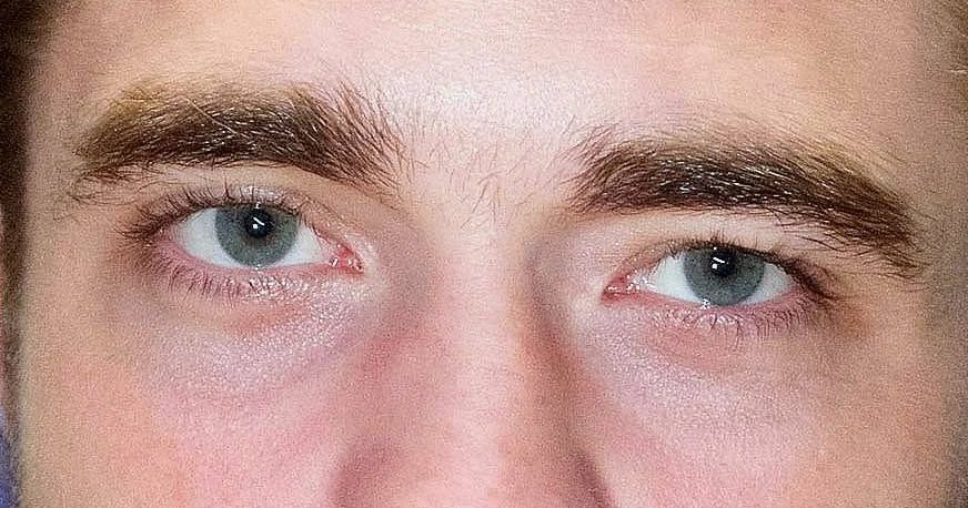 Robert Pattinson eye color