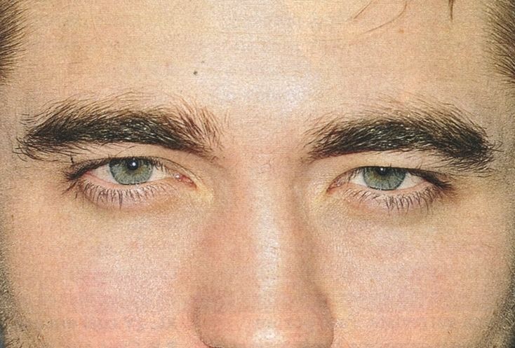 Robert Pattinson eye color