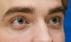 Robert Pattinson eye color