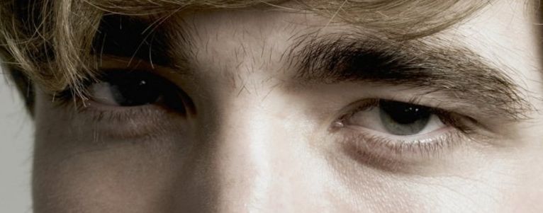 Robert Pattinson eye color