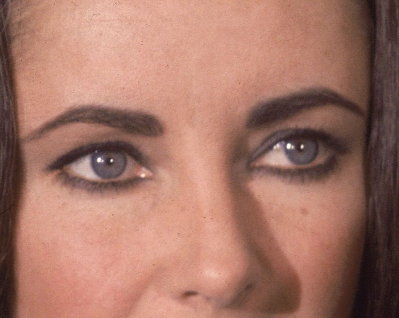 Elizabeth Taylor eye color