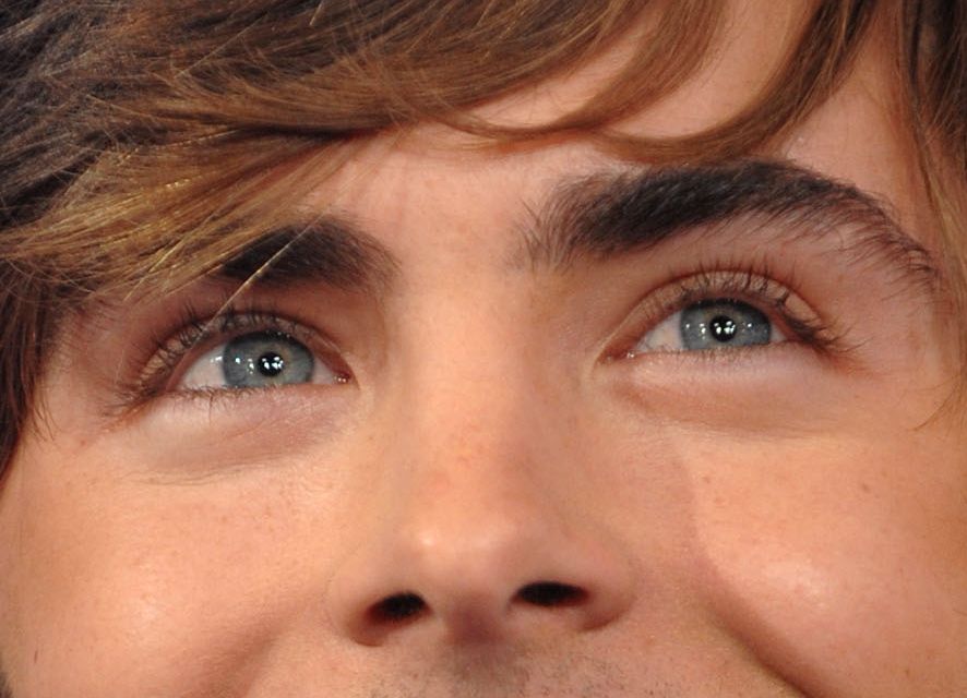 Zac Efron eye color